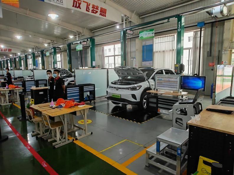 3+3中专-2025年河南省商务学校招生简章
